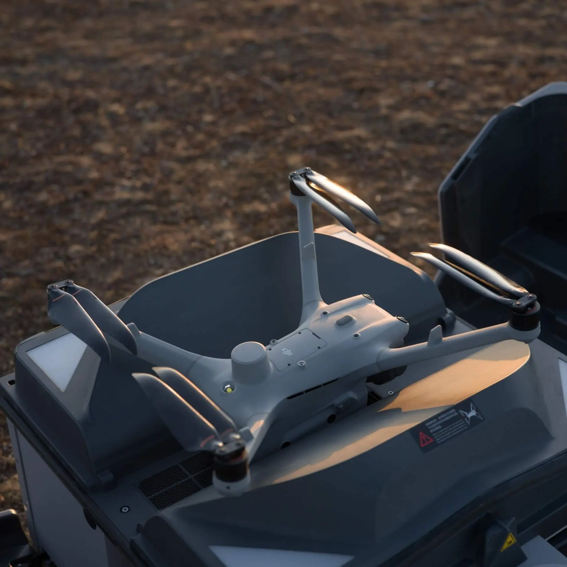 DJI Matrice 4D Security AL1 Spotlight, AS1 Speaker, 3× Batteries & Launch Pad - Afbeelding 7